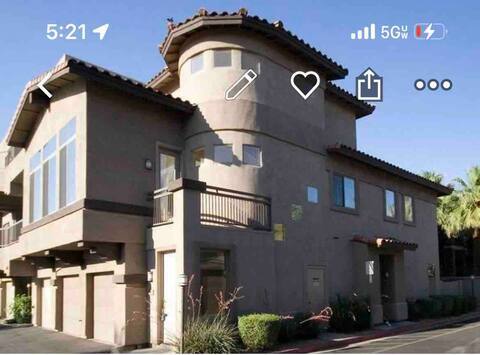 Building Photo - 2019 E Camelback Rd