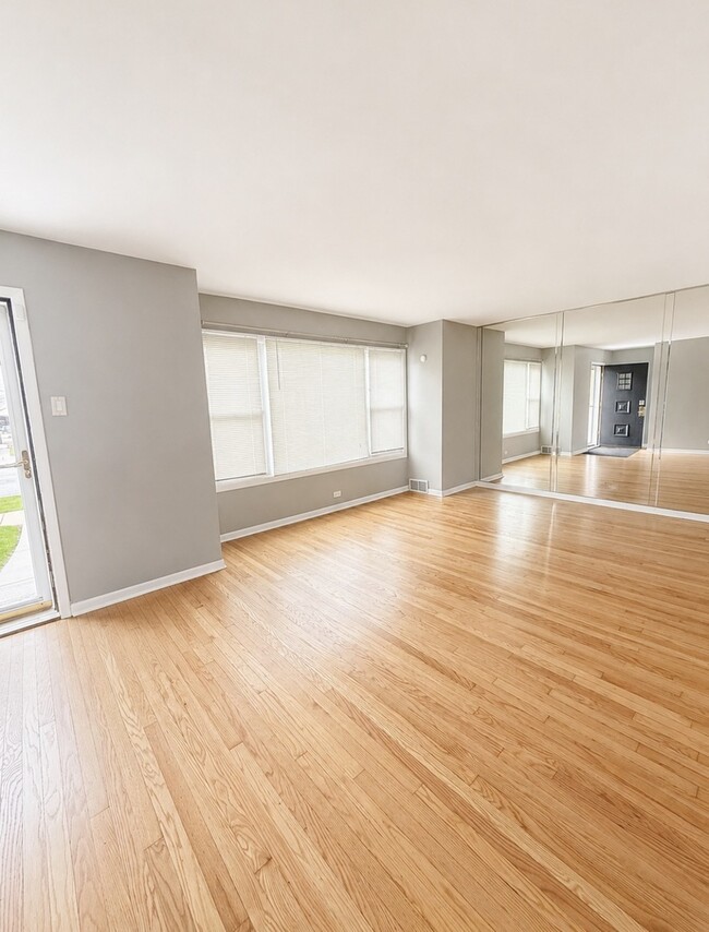 Building Photo - 3725 W 80th St