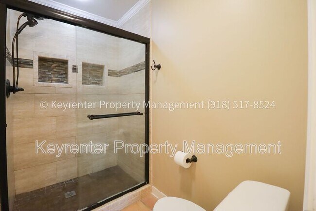 Building Photo - 3702 E 85th Pl