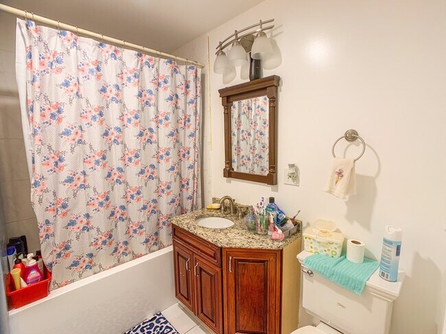 Building Photo - 6 Webster St