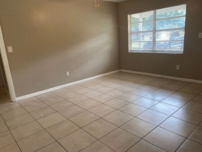 Building Photo - Coming Soon! Tampa!