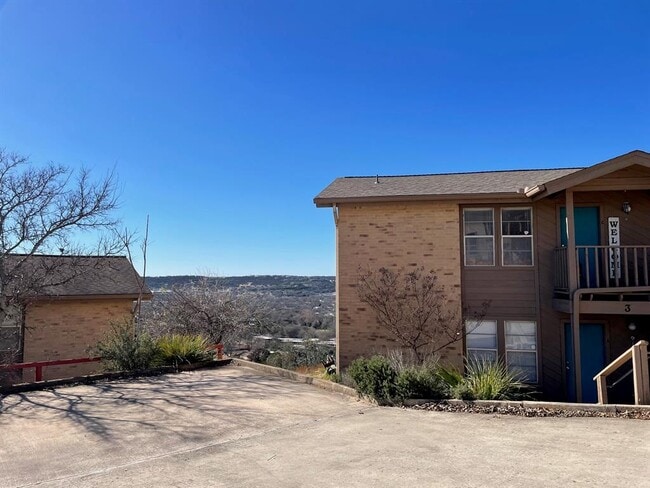 Building Photo - 1713 Hiawatha Dr