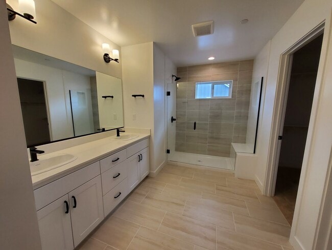 Building Photo - Righetti Ranch Townhouse