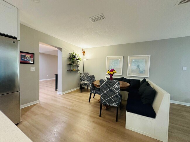 Building Photo - Spacious 6-Bedroom Rental in Spanish Point...