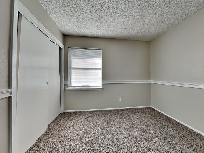 Building Photo - 2515 Wanda Dr