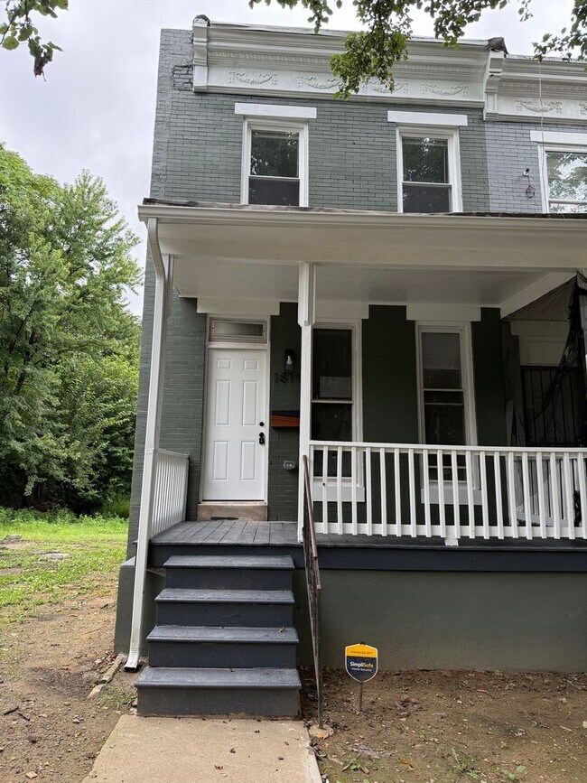 Primary Photo - Newly Renovated Townhouse