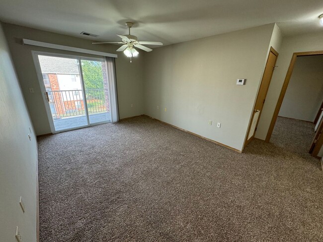 Building Photo - 2 bedroom 2 bath apartment at Parkwood Apa...