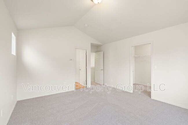 Building Photo - 2713 NE 87th Ave