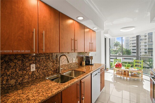 Building Photo - 1000 W Island Blvd