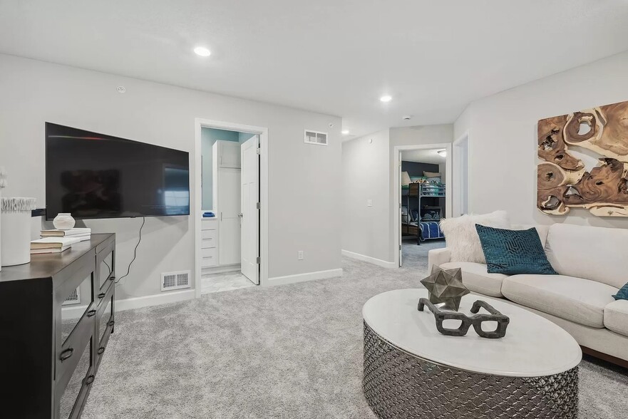 Loft - 5217 Long Pointe Pass