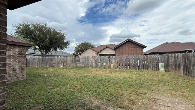 Building Photo - 10 Brightwood Ave