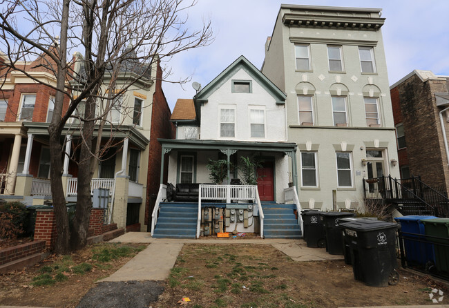 Building Photo - 1333 Kenyon St NW
