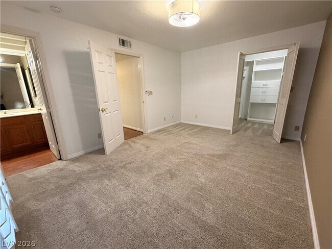 Building Photo - 1411 Santa Margarita St