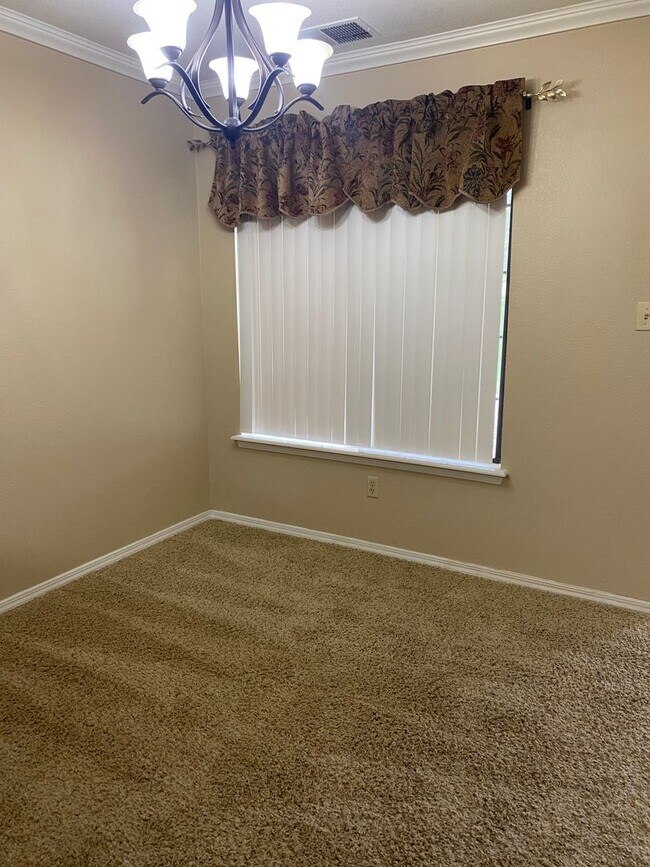 Building Photo - $1700/Mos 1 Bed 1 Bath Lower Level Condo i...