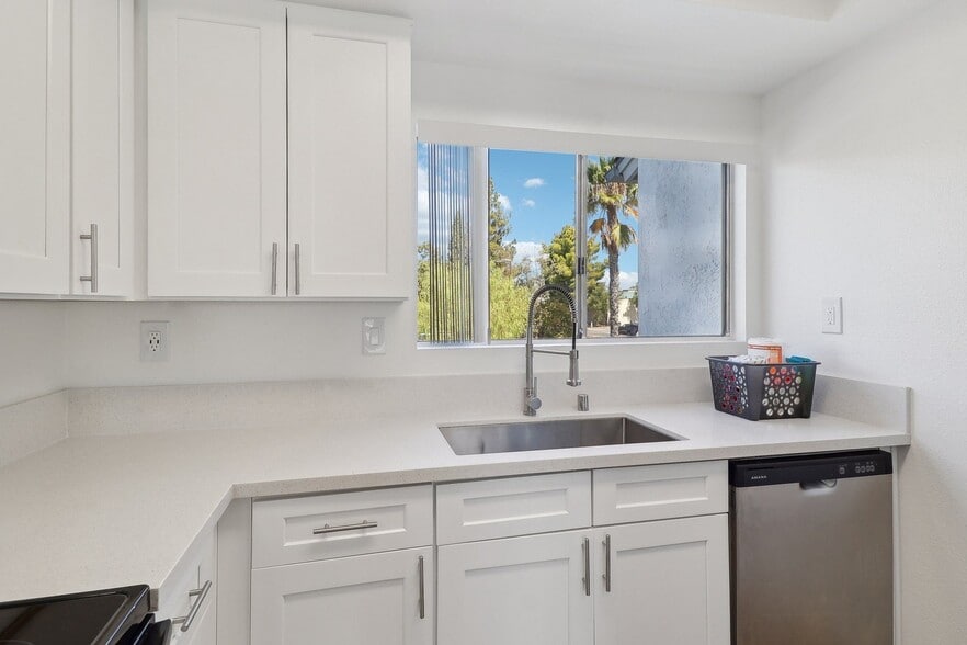 Building Photo - Terre at Creek