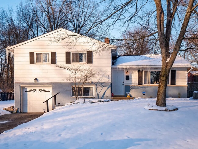 Building Photo - 670 Treeside Dr