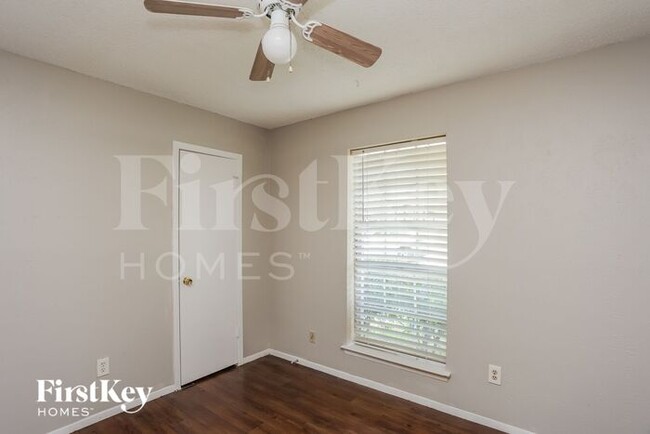 Building Photo - 908 Wandering Way Dr