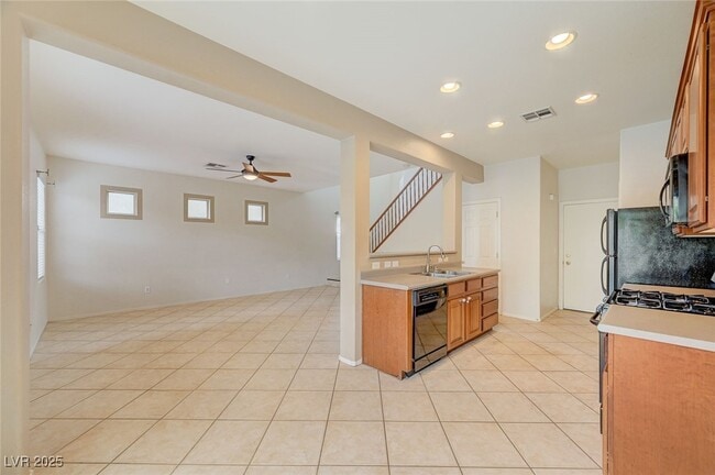 Building Photo - 9408 Santana Siesta Ave