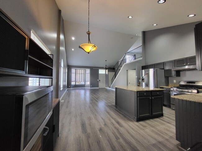 Building Photo - 7851 Thornhill Dr
