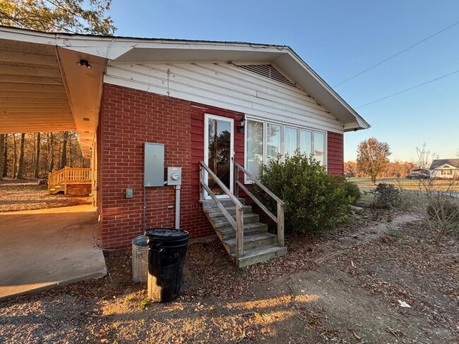 Building Photo - 7708 Old Goldmine Rd