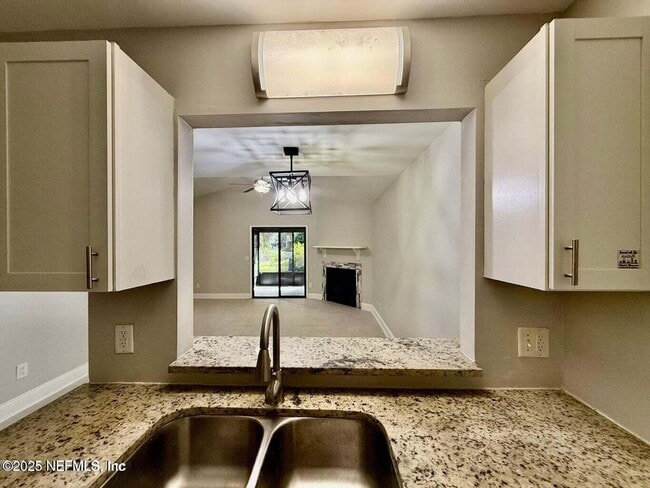 Building Photo - 3801 Crown Point Rd