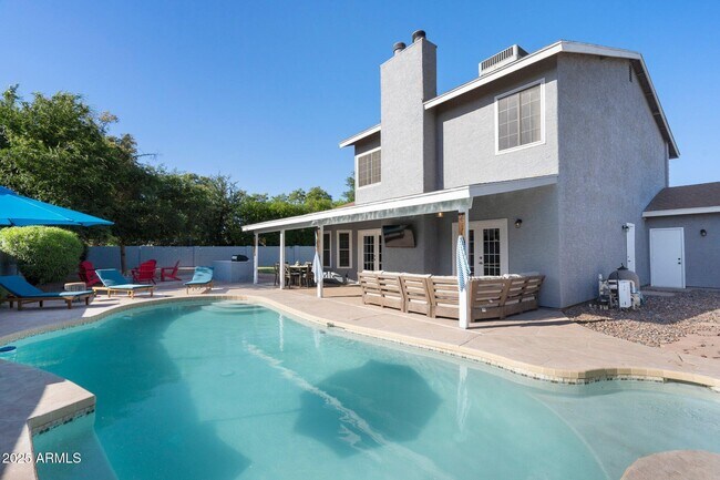 Building Photo - 2826 N Villas Ct