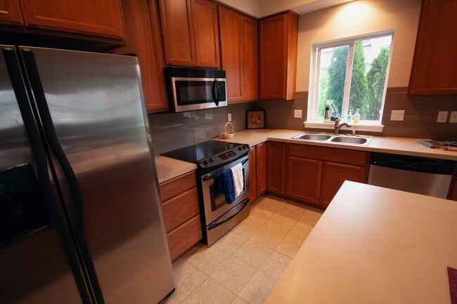 Building Photo - 1635 N Cirque Ln