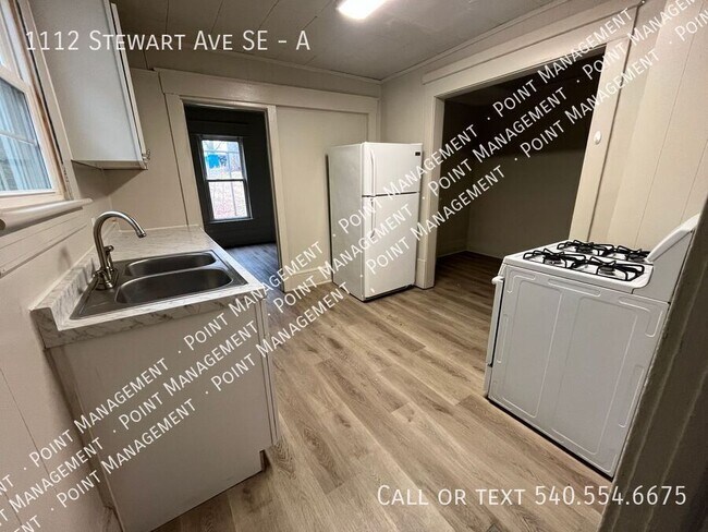 Building Photo - 1112 Stewart Ave SE