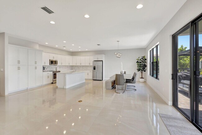 Building Photo - 16608 Cove Rd