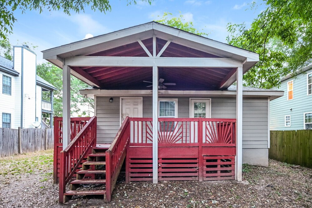 Building Photo - 1315 Dorsey St SW