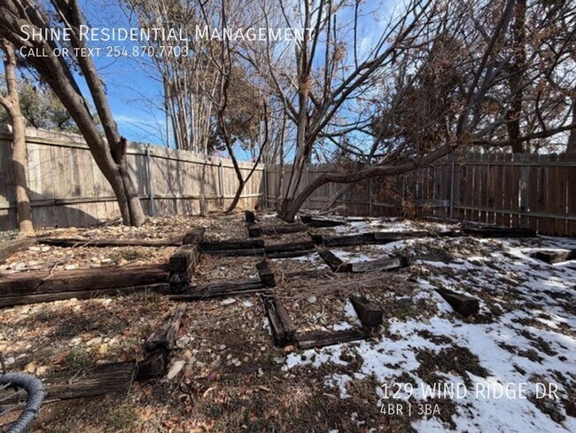 Building Photo - 129 Wind Ridge Dr