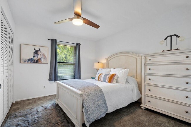 Building Photo - 1367 Riverside Cir