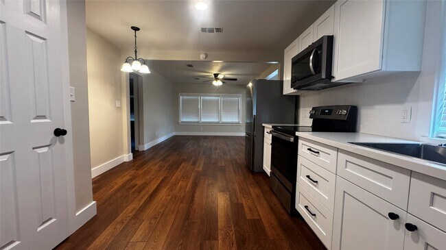 Building Photo - 2311 Brazeal St
