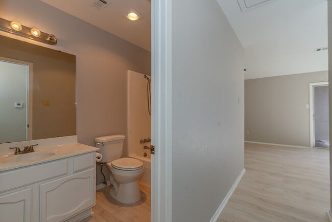 Building Photo - 1191 Park Meadow Dr