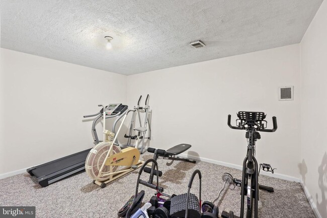 Building Photo - 10 Apple Blossom Ct