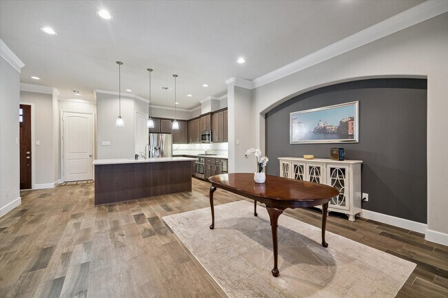 Building Photo - 1725 W 23rd St