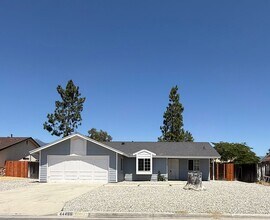 Building Photo - 4 bedroom 2 bath!