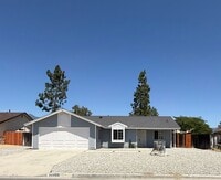 Building Photo - 4 bedroom 2 bath!