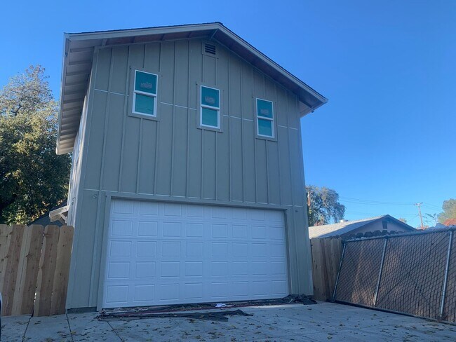 Building Photo - 149 W 21st St