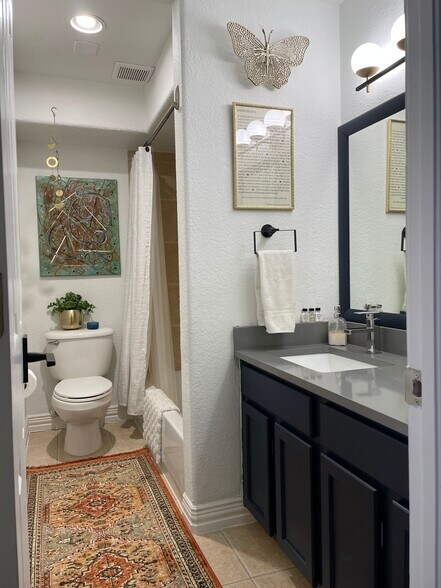 Building Photo - 1833 N Williams St