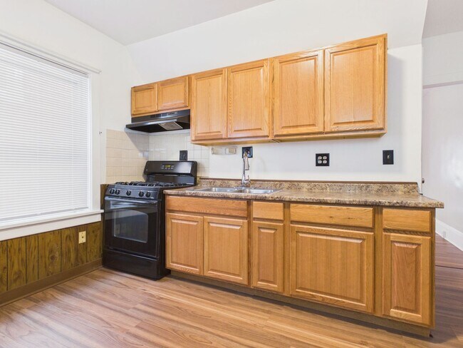 Building Photo - 3 Bedroom House in Harrisburg