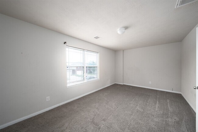 Building Photo - 19543 Otter Trail Ct