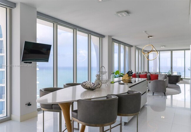 Building Photo - 16901 Collins Ave