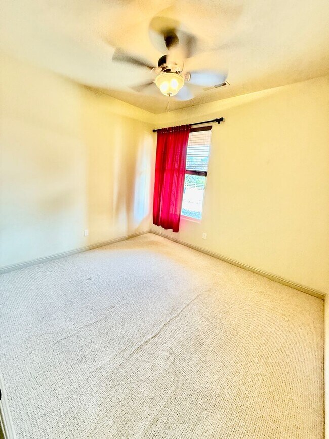 Building Photo - VIEWS in Toquerville Four Bedroom