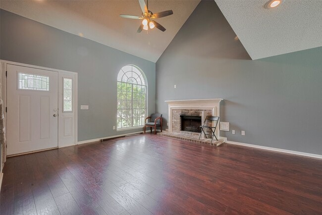 Building Photo - 9911 Villa Verde Dr