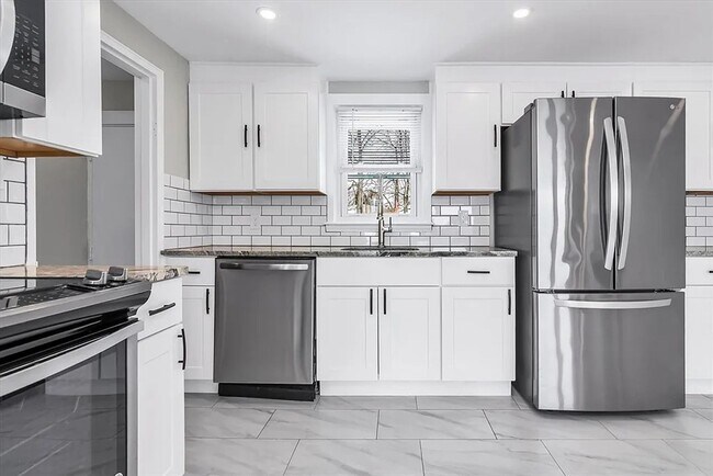 Building Photo - Beautifully Renovated 3-Bedroom Home in Woburn – $3,999.00/mo