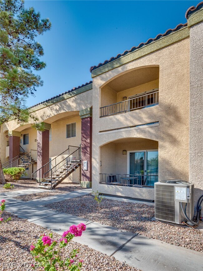 Building Photo - 7885 W Flamingo Rd