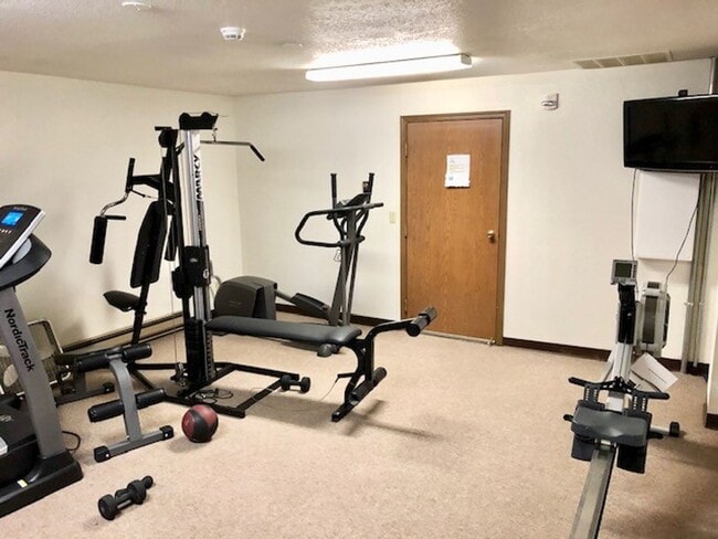 Building Photo - One Bedroom Lakefront Condo with Garage