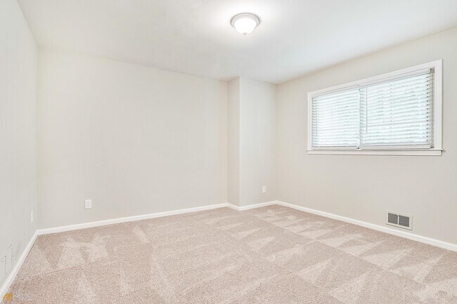 Building Photo - 1041 Avon Breeze Ct