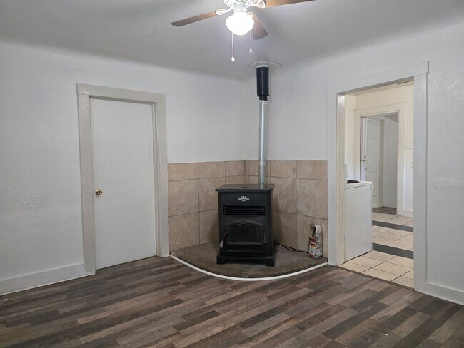 Building Photo - 2050 Branstetter Ln
